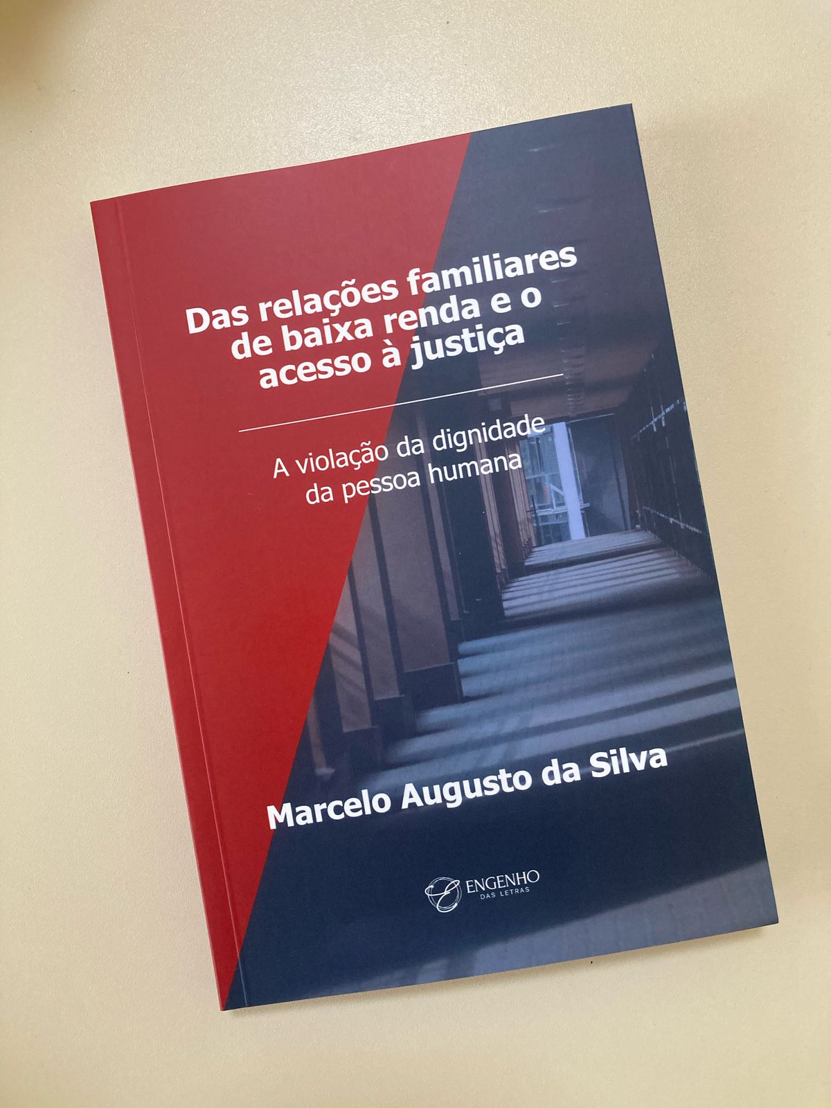 Egresso Marcelo Augusto da Silva lança livro sobre relações familiares e acesso à justiça com renda revertida à Igreja da Criança