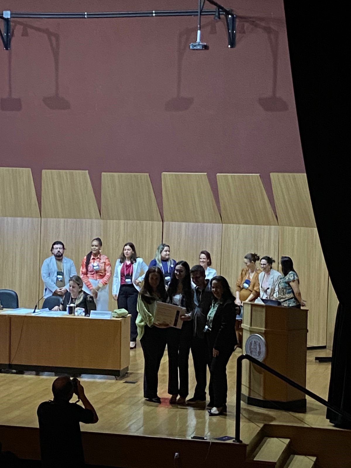 ALUNOS DA UEL SÃO PREMIADOS EM CONGRESSO NACIONAL DE DIREITO DE FAMÍLIA E SUCESSÕES