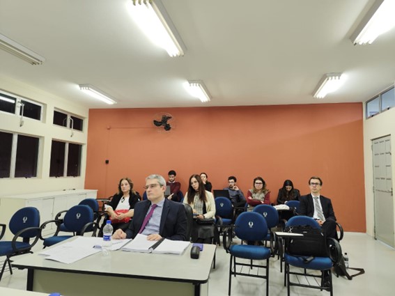 O discente Willian Zendrini Buzingnani do Programa de Doutorado em Direito Negocial da UEL defendeu sua tese nesta semana