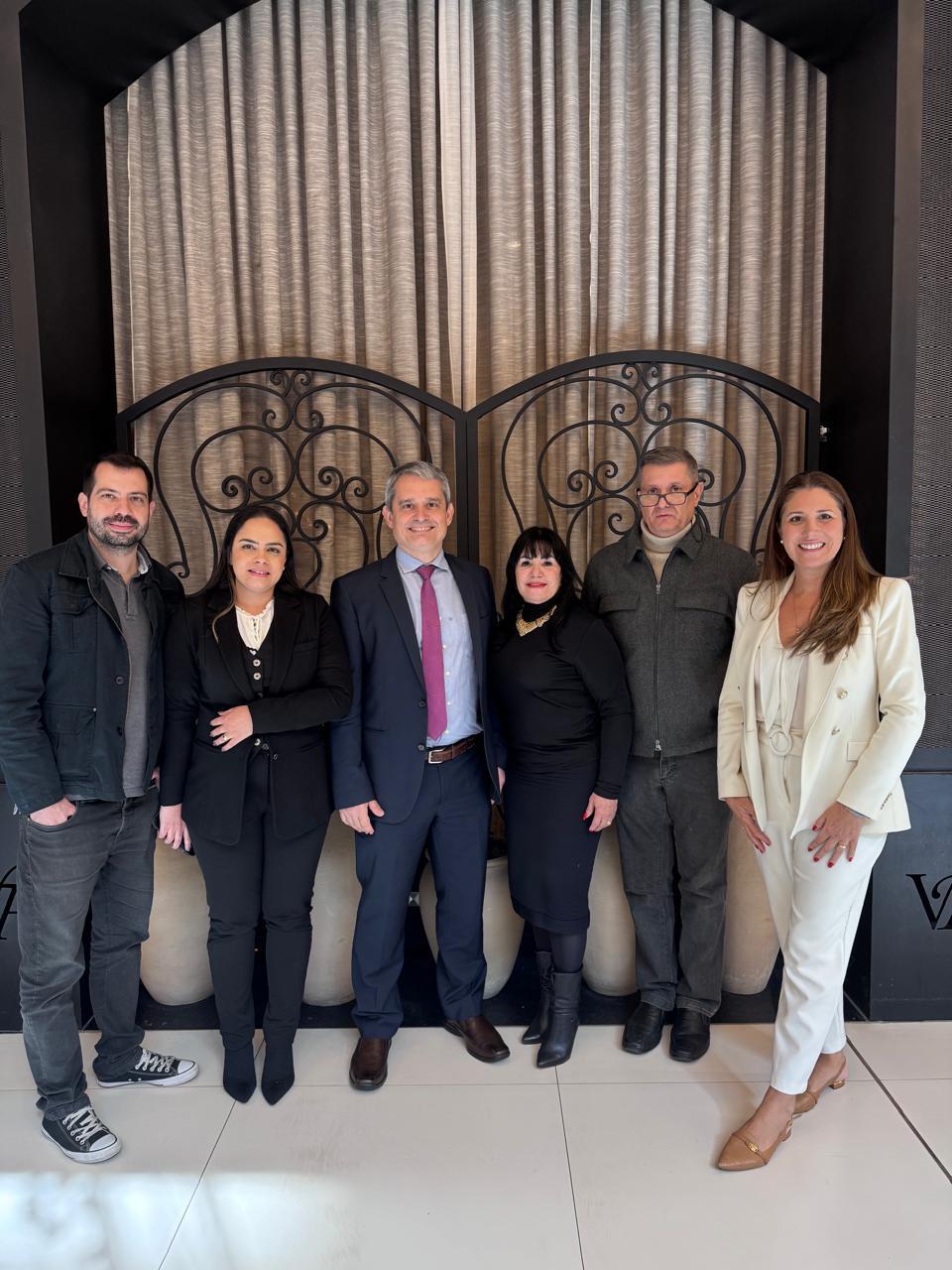 O PPGDN APRESENTA OS NOVOS SEIS DOUTORES EM DIREITO NEGOCIAL PELA UEL