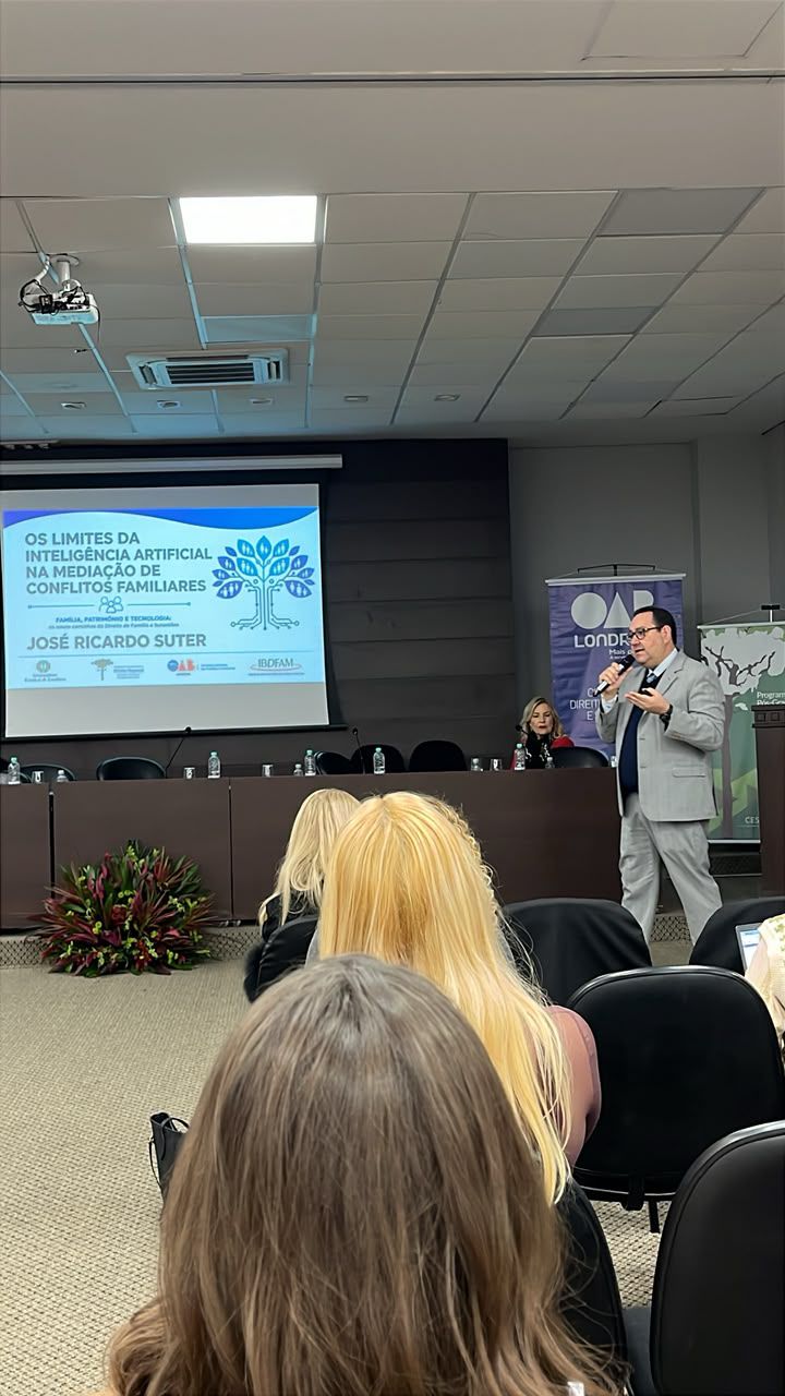 Egresso do Mestrado e Doutorado e atual pós-doutorando do PPGDN da UEL ministra palestra em Congresso sobre Inteligência Artificial e Mediação Familiar em Londrina